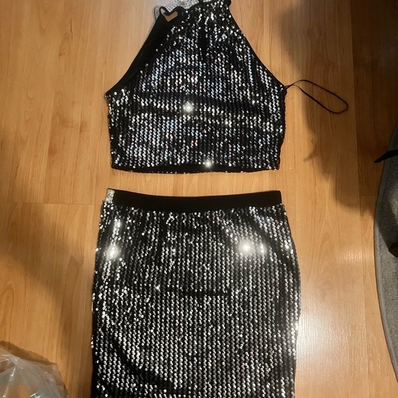 Fashion Nova Sequin skirt set L - Picture 2 of 2